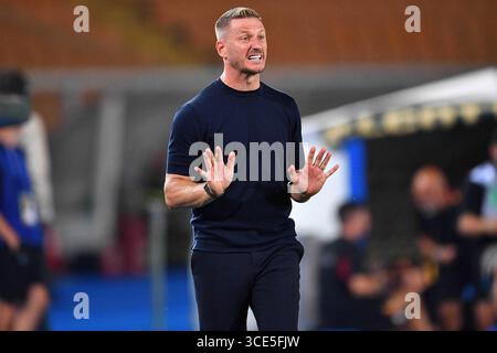 Lecce, Italia. 15 agosto 2025. Ignazio Abate gesti-reagisce durante la 32a Coppa Italia Freccia Rossa partita di calcio tra US Lecce e SS Juve Stabia allo Stadio via del Mare di Lecce, Italia, venerdì 15 agosto 2025. (Immagine di credito: © Giovanni Evangelista/LaPresse) credito: LaPresse/Alamy Live News Foto Stock