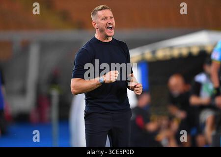 Lecce, Italia. 15 agosto 2025. Ignazio Abate gesti-reagisce durante la 32a Coppa Italia Freccia Rossa partita di calcio tra US Lecce e SS Juve Stabia allo Stadio via del Mare di Lecce, Italia, venerdì 15 agosto 2025. (Immagine di credito: © Giovanni Evangelista/LaPresse) credito: LaPresse/Alamy Live News Foto Stock