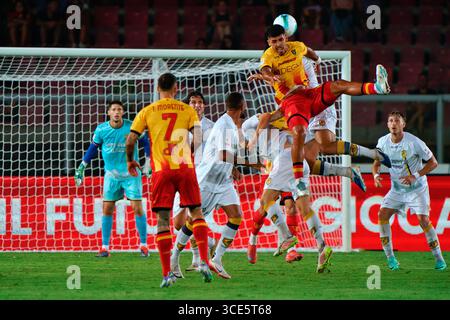 Lecce, Italia. 15 agosto 2025. Danilo Veiga di US Lecce durante US Lecce vs SS Juve Stabia, partita italiana di Coppa Italia a Lecce, 15 agosto 2025 Credit: Independent Photo Agency/Alamy Live News Foto Stock