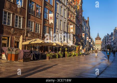 Città vecchia di Danzica in Polonia. La strada pedonale di Long Lane nel centro storico della città. Foto Stock