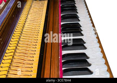 Strumento a tastiera tipico della musica indiana, l'harmonium uno strumento musicale Foto Stock