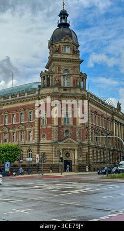 L'edificio storico e ornato ex ufficio postale principale (alte Hauptpost) ad Amburgo, Germania, un monumento protetto. Foto Stock