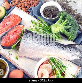 Omega-3 alimenti ricchi di acidi grassi. Prodotti ricchi di grassi sani, vitamine, minerali, antiossidanti Foto Stock