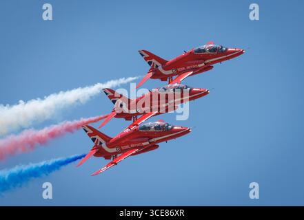 Red Arrows BAE Hawk Tmk1 Aircraft della Royal Air Force esposto alla RAF Waddington Families Day il 12 luglio 2025. Foto Stock