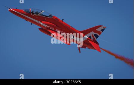 Red Arrows BAE Hawk Tmk1 Aircraft della Royal Air Force esposto alla RAF Waddington Families Day il 12 luglio 2025. Foto Stock