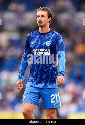 Brighton e Hove Albion's Olivier Boscagli davanti alla partita di Premier League all'American Express Stadium, Brighton e Hove. Data foto: Sabato 16 agosto 2025. Foto Stock