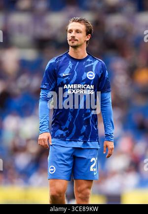 Brighton e Hove Albion's Olivier Boscagli davanti alla partita di Premier League all'American Express Stadium, Brighton e Hove. Data foto: Sabato 16 agosto 2025. Foto Stock