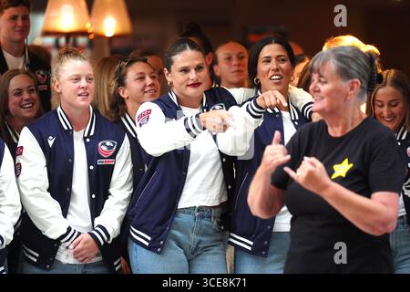 Ilona Maher e le sue compagne di squadra durante una cerimonia di benvenuto al municipio di Sunderland, in vista della Coppa del mondo di rugby femminile che inizia venerdì. Data foto: Sabato 16 agosto 2025. Foto Stock