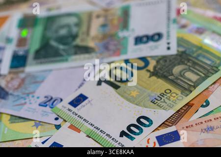 Una composizione Flat Lay di banconote in euro e lev bulgare Foto Stock