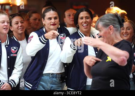 Ilona Maher e le sue compagne di squadra durante una cerimonia di benvenuto al municipio di Sunderland, in vista della Coppa del mondo di rugby femminile che inizia venerdì. Data foto: Sabato 16 agosto 2025. Foto Stock