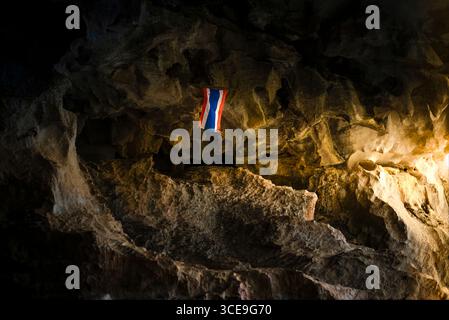 La grotta si trova in una delle Thailandia Foto Stock
