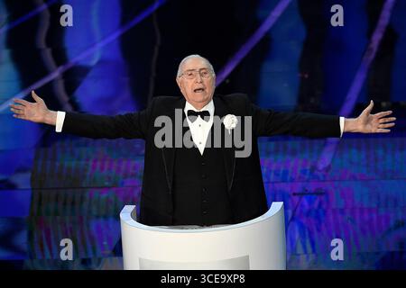 Sanremo, Italia. 7 febbraio 2018. Foto Guberti/Rasero/LaPresse 07 febbraio 2018 Sanremo, Italia spettacolo Festival di Sanremo 2018, seconda serata. Nella foto: Pippo Baudo Photo Guberti/Rasero/LaPresse 7 febbraio 2018 Sanremo, Italia intrattenimento Sanremo Music Festival 2018, seconda serata. Nella foto: Pippo Baudo credito: LaPresse/Alamy Live News Foto Stock