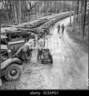 ATS Allied Preparations for D-Day 1944 i membri dell'ATS (Auxiliary Territorial Service) utilizzano una pompa mobile per mantenere i pneumatici dei veicoli gonfiati in preparazione all'operazione Overlord presso il Chilwell Ordnance Depot nel Nottinghamshire, UK Data 1944 (seconda guerra mondiale) l'immagine evidenzia il contributo essenziale delle donne britanniche alla logistica militare, alla preparazione dei veicoli e ai servizi di supporto durante la seconda guerra mondiale. Foto Stock