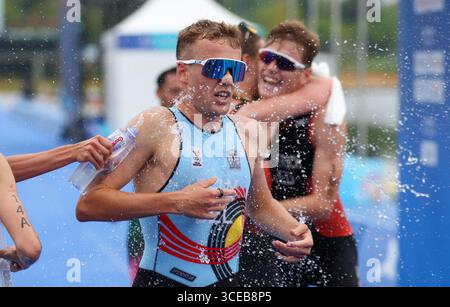 Chenghdu, Cina. 17 agosto 2025. Il belga Arnaud Dely supera il traguardo al duatlon misto ai Giochi del mondo 2025, a Chenghdu, in Cina, domenica 17 agosto 2025. Quest'anno, i Giochi mondiali si svolgono dal 7 al 17 agosto. BELGA PHOTO VIRGINIE LEFOUR credito: Belga News Agency/Alamy Live News Foto Stock
