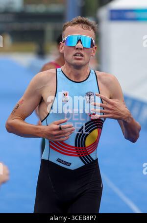 Chenghdu, Cina. 17 agosto 2025. Il belga Arnaud Dely supera il traguardo al duatlon misto ai Giochi del mondo 2025, a Chenghdu, in Cina, domenica 17 agosto 2025. Quest'anno, i Giochi mondiali si svolgono dal 7 al 17 agosto. BELGA PHOTO VIRGINIE LEFOUR credito: Belga News Agency/Alamy Live News Foto Stock