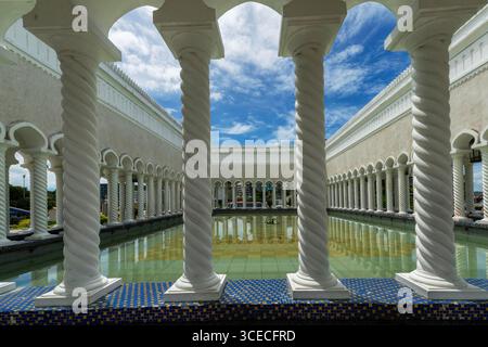 Piscina di abluizione della Moschea del Sultano Omar Ali Saifuddin a Bandar seri Begawan, Brunei Darussalam. Foto Stock