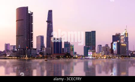 Skyline della città di ho chi Minh conosciuta anche come Saigon, Vietnam Foto Stock