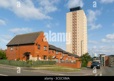 Grattacielo, Lambton Tower, Gentoo Housing Association, Sunderland, Tyne and Wear, Inghilterra, Regno Unito c 1966 da basse case Grays Cross Foto Stock