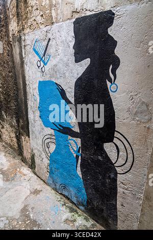 Pubblicità per parrucchieri dipinta, Lamu, Kenya Foto Stock