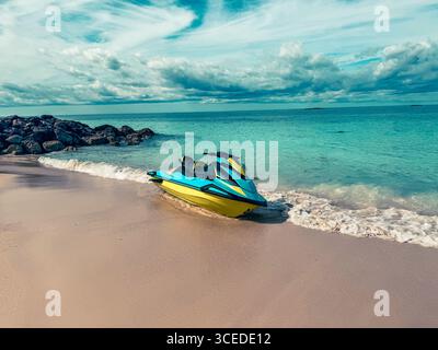 Bimini, Bahamas - 3 gennaio 2025: Scenario sulla spiaggia di Bimini intorno a Resorts World Foto Stock