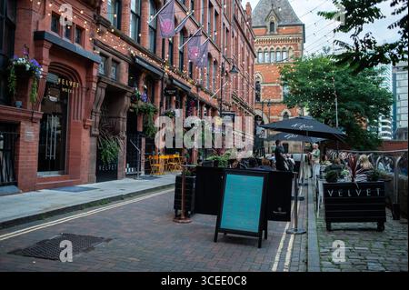 Madrid, Spagna. 7 agosto 2025. View of Canal Street, è una famosa strada conosciuta come il cuore della città Gay and LGBTQ a Manchester, 16 agosto 2025 Inghilterra (foto di Oscar Gonzalez/Sipa USA) credito: SIPA USA/Alamy Live News Foto Stock