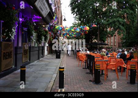 Madrid, Spagna. 7 agosto 2025. View of Canal Street, è una famosa strada conosciuta come il cuore della città Gay and LGBTQ a Manchester, 16 agosto 2025 Inghilterra (foto di Oscar Gonzalez/Sipa USA) credito: SIPA USA/Alamy Live News Foto Stock