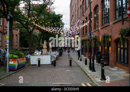 Madrid, Spagna. 7 agosto 2025. View of Canal Street, è una famosa strada conosciuta come il cuore della città Gay and LGBTQ a Manchester, 16 agosto 2025 Inghilterra (foto di Oscar Gonzalez/Sipa USA) credito: SIPA USA/Alamy Live News Foto Stock
