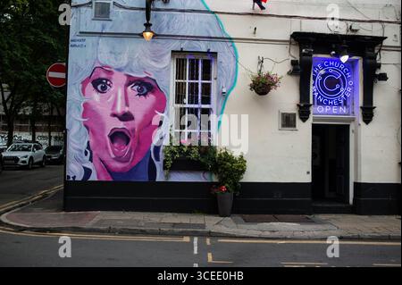 Madrid, Spagna. 7 agosto 2025. View of Canal Street, è una famosa strada conosciuta come il cuore della città Gay and LGBTQ a Manchester, 16 agosto 2025 Inghilterra (foto di Oscar Gonzalez/Sipa USA) credito: SIPA USA/Alamy Live News Foto Stock