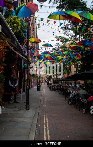 Madrid, Spagna. 7 agosto 2025. View of Canal Street, è una famosa strada conosciuta come il cuore della città Gay and LGBTQ a Manchester, 16 agosto 2025 Inghilterra (foto di Oscar Gonzalez/Sipa USA) credito: SIPA USA/Alamy Live News Foto Stock