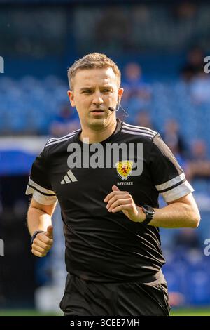 DANIEL MACFARLANE, arbitro di calcio ufficiale della Scottish Football Association, officiante allo stadio Ibrox. Glasgow, Scozia. Foto Stock