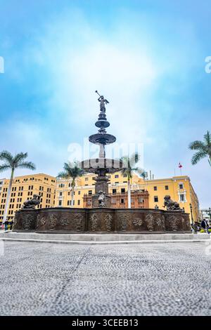 Lima, Perù, 01 ottobre 2021: Storica Fontana in Plaza Mayor di Lima, Perù Foto Stock