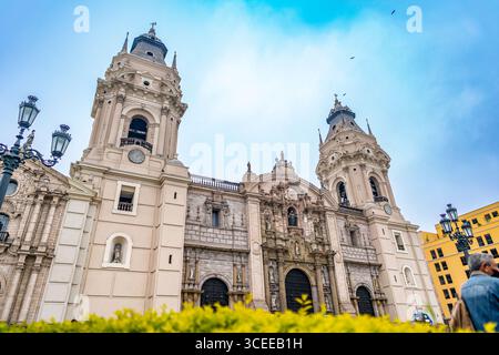 Lima, Perù, 01 ottobre 2021: Cattedrale di Lima presso la storica Plaza Mayor in Perù Foto Stock