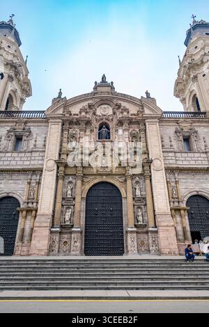 Lima, Perù, 1° ottobre 2021: Vista frontale della Cattedrale di Lima, Perù Foto Stock