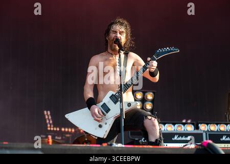 19 giugno 2025: Joel o'Keeffe di Airbourne si esibisce all'Hellfest Open Air festival di Clisson, in Francia Foto Stock