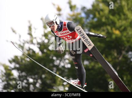 Wisla, Polonia. 17 agosto 2025. Visto in azione durante la gara individuale del FIS Ski Jumping Summer Grand Prix Wisla 2025. (Foto di Damian Klamka/SOPA Images/Sipa USA) credito: SIPA USA/Alamy Live News Foto Stock