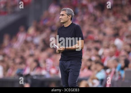 Ernesto Valverde allenatore dell'Athletic Club durante la partita di calcio della Liga spagnola tra Athletic Club e Sevilla FC il 17 agosto 2025 a San Mames a Bilbao, in Spagna Foto Stock
