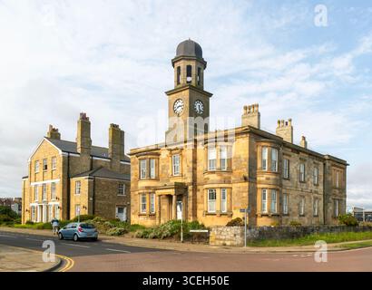 Old Docks Office 1846 con torre dell'orologio e Old Custom House Building 1844, Hartlepool, County Durham, Inghilterra, Regno Unito Foto Stock