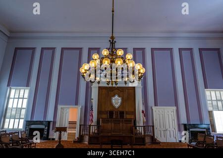 Montgomery, AL, USA - 9 ottobre 2024: La grande sala riunioni della camera del Senato dell'Alabama State House Foto Stock