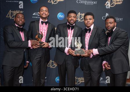Nashville, Stati Uniti. 15 agosto 2025. L'INCENDIO del gruppo, nell'area stampa durante il 40° Annual Stellar Awards al National Museum of African American Music il 15 agosto 2025 a Nashville, Tennessee. (Foto di Mike Ware/Sipa USA) credito: SIPA USA/Alamy Live News Foto Stock