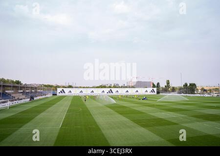 Valdebebas, Spagna. 18 agosto 2025. Una vista panoramica dei campi del Real Madrid durante la sessione di allenamento in vista della partita LaLiga EA Sports contro CA Osasuna al Ciudad Real Madrid. Credito: SOPA Images Limited/Alamy Live News Foto Stock