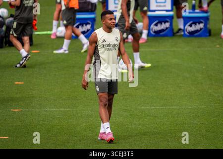 Valdebebas, Spagna. 18 agosto 2025. Kylian Mbappe del Real Madrid visto in azione durante la sessione di allenamento in vista della partita LaLiga EA Sports contro CA Osasuna al Ciudad Real Madrid. Credito: SOPA Images Limited/Alamy Live News Foto Stock