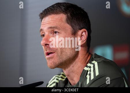 Valdebebas, Spagna. 18 agosto 2025. Xabi Alonso, capo allenatore del Real Madrid, parla durante la conferenza stampa in vista della partita LaLiga EA Sports contro CA Osasuna al Ciudad Real Madrid. (Foto di Alberto Gardin/SOPA Images/Sipa USA) credito: SIPA USA/Alamy Live News Foto Stock
