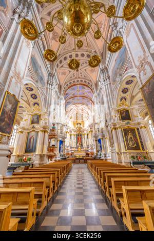Interno della basilica cattedrale degli Apostoli San Pietro e San Paolo di Kaunas, Kaunas, Lituania, Europa settentrionale Foto Stock