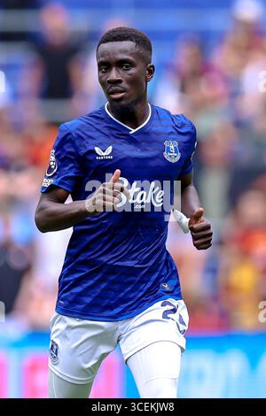 Liverpool, Inghilterra, Regno Unito. 09 agosto 2025. Idrissa Gueye di Everton durante la partita amichevole tra Everton FC e AS Roma pre-season all'Hill Dickinson Stadium, Liverpool, Inghilterra, Regno Unito il 9 agosto 2025Credit: Ryan Crockett/Every Second Media Credit: Every Second Media/Alamy Live News Foto Stock