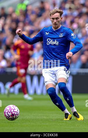 Liverpool, Inghilterra, Regno Unito. 09 agosto 2025. James Garner di Everton durante la partita amichevole di pre-stagione Everton FC V AS Roma all'Hill Dickinson Stadium, Liverpool, Inghilterra, Regno Unito il 9 agosto 2025Credit: Ryan Crockett/Every Second Media Credit: Every Second Media/Alamy Live News Foto Stock