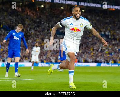 Il Lukas Nmecha del Leeds United celebra il primo gol della squadra da un rigore durante la partita di Premier League a Elland Road, Leeds. Data foto: Lunedì 18 agosto 2025. Foto Stock