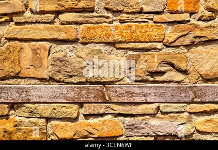 Colorato muro di pietra sfondo vicino vista Foto Stock