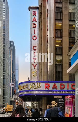 New York City, USA - 16 giugno 2025: Radio City Music Hall a New York Foto Stock