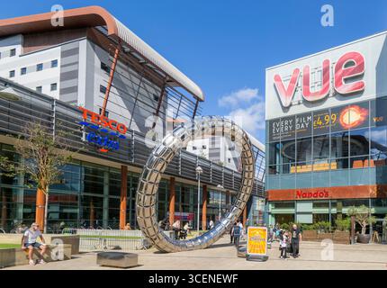 Vue cinema Complex e superstore Tesco Extra, centro commerciale Trinity Square, Gateshead, Tyne and Wear, Inghilterra, Regno Unito Foto Stock