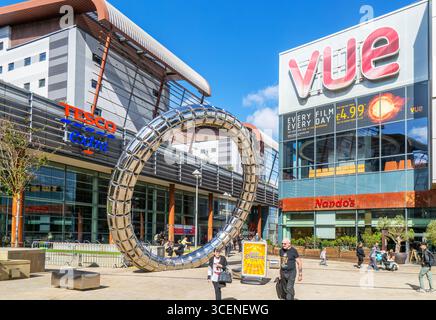 Vue cinema Complex e superstore Tesco Extra, centro commerciale Trinity Square, Gateshead, Tyne and Wear, Inghilterra, Regno Unito Foto Stock